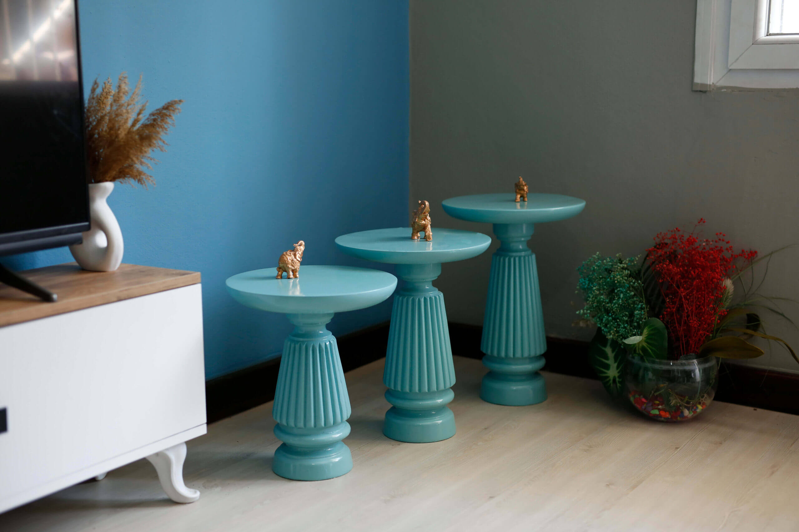 Oval Turkuaz Çizgili Yan Sehpa